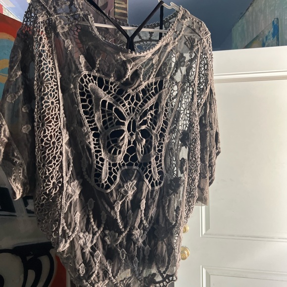 Tops - Picture 2 of 2